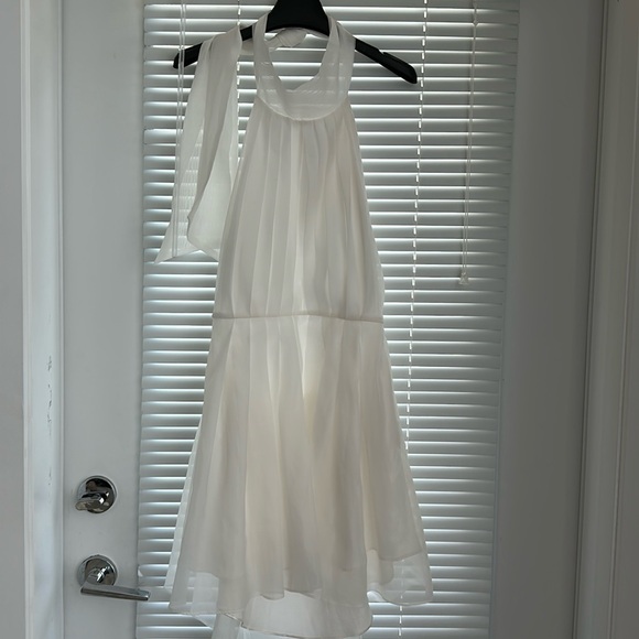 Open back dress - Picture 3 of 10